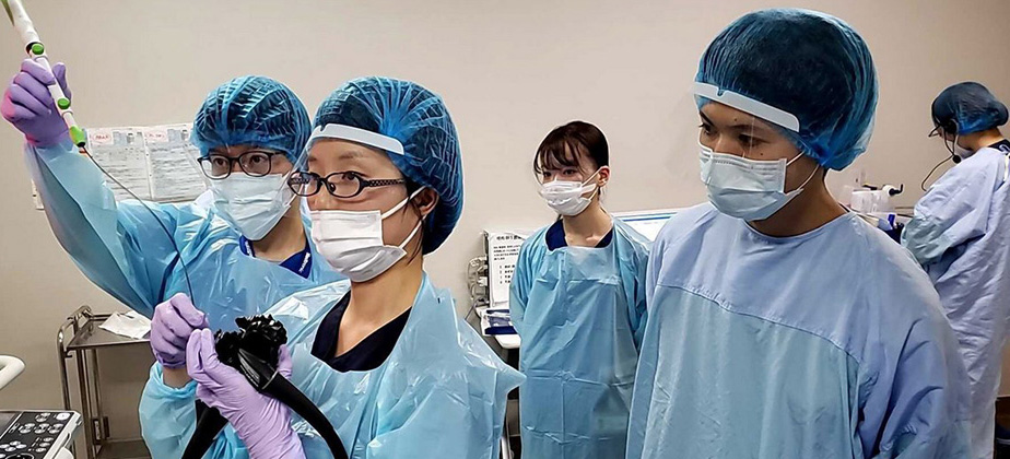写真:内視鏡治療の様子